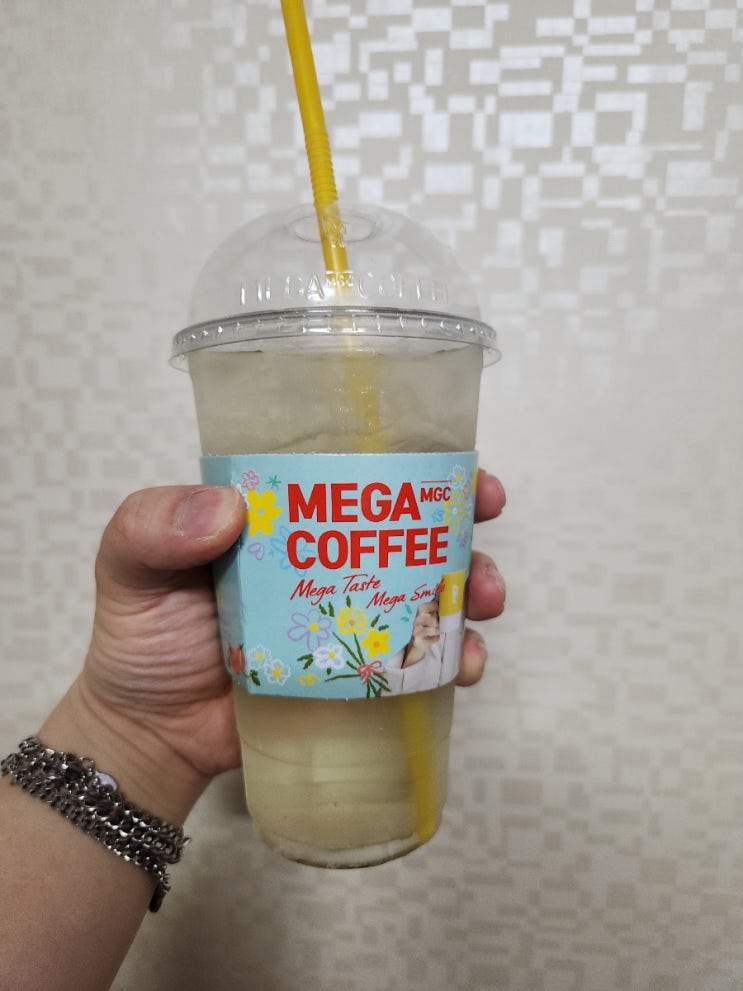  저칼로리 음료 메가커피 캐모마일과 칼로리