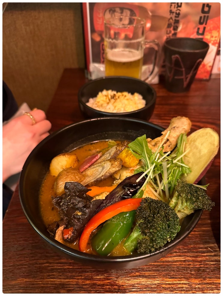 홋카이도 삿포로역 근처 무조건 성공하는 스프카레 맛집 "오쿠시바 쇼텐 에키마에 소세지"