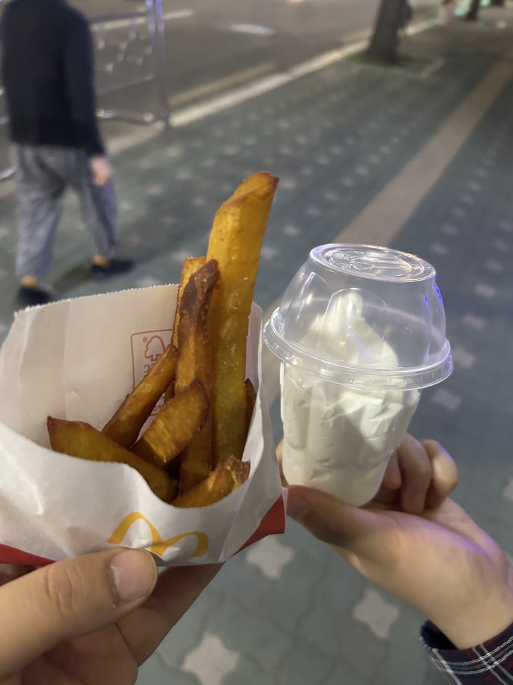  맥도날드 <춘식이 고구마 후라이, 바닐라 썬데이 아이스크림> 리뷰