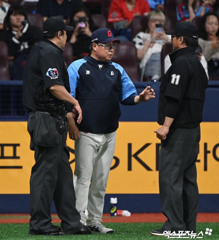 이건 야구가 아니다, 김태형 작심 발언, ABS <b>판정</b> 조작 <b>논란</b>