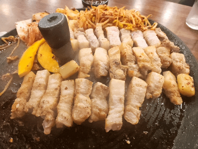  대구근교 왜관고기집 솥뚜껑삼겹살전문점 두꺼운삼겹살 통삼겹구이 맛집 왜관 일행점