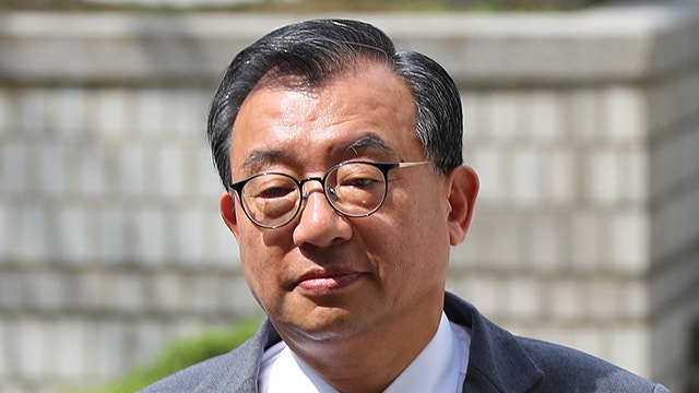 국민의힘 지방선거 공천 관리위원장 이정현 ( 李貞鉉, 1958년 10월 13일 - )