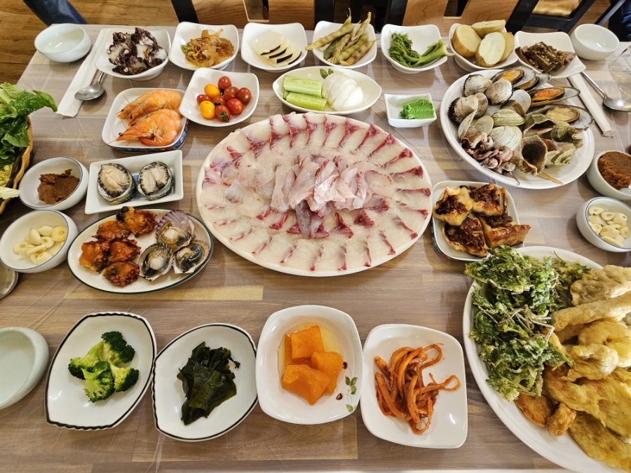 홀통중앙횟집 사진 4