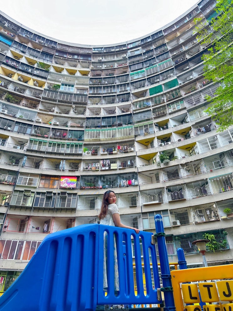 대만 가오슝 자유여행 코스 홍콩 익청빌딩 닮은 과무사구 果貿社區