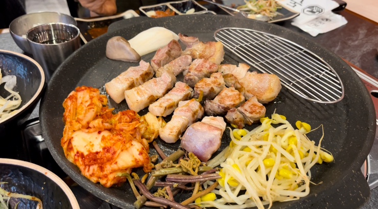  광주 진월동 보이저 숙성 고기 삼겹살 맛집 돈본