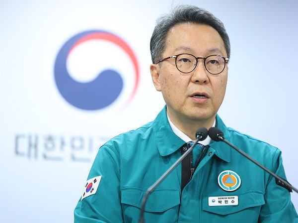 전공의들, 박민수 복지차관 직권남용 혐의로 고소…"경질 전까지 안 돌아간다"