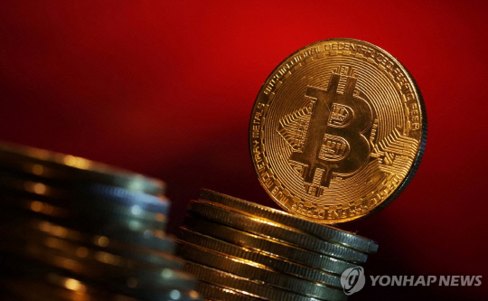 비트코인, 한시간에 1000만원 급락…ETF도 못 막은 `강달러` 비트코인, 한시간에 1000만원 급락…ETF도 못 막은 `강달러`