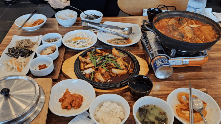  광주 신가동 한정식 맛집 나물꽃필무렵 // 고등어김치찜 개운 깔끔 엄지척