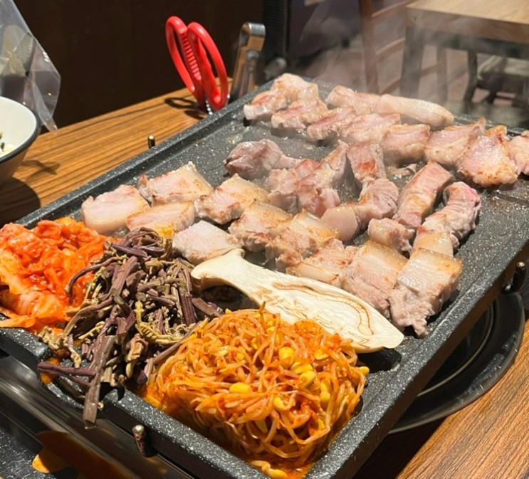 광주 동명동 고깃집 제주덕구 : 김치말이국수 맛있는 찐 단골집