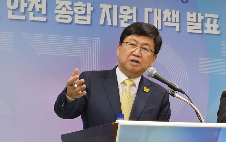 [시사캐치] <b>최교진</b> 세종시<b>교육</b>감, 모두가 안심하는 맞춤형 <b>안전</b>... 