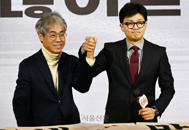 ‘<b>한동훈</b>=文 사냥개’ 홍준표에 ‘개통령’ 꺼낸 <b>김경율</b>... 