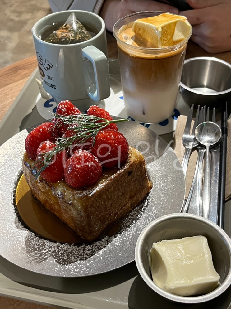  프렌치 토스트가 맛있는 '동명동 카페 커프커프'