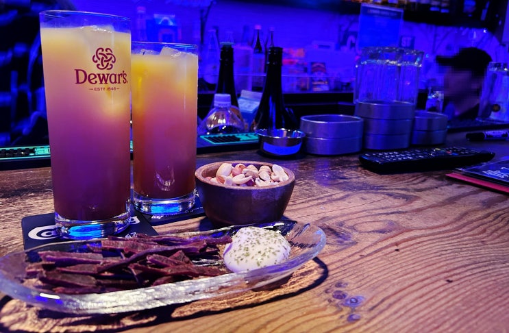  캐주얼 바 레인보우 (Casual Bar Rainbow) - 가볍게 한 잔 하면서 현지인들과 어울릴 수 있는 후쿠오카 텐진의 Bar