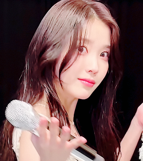 240419 아이유_ 채원(<b>르세라핌</b>), 카리나(에스파), 슬기... 