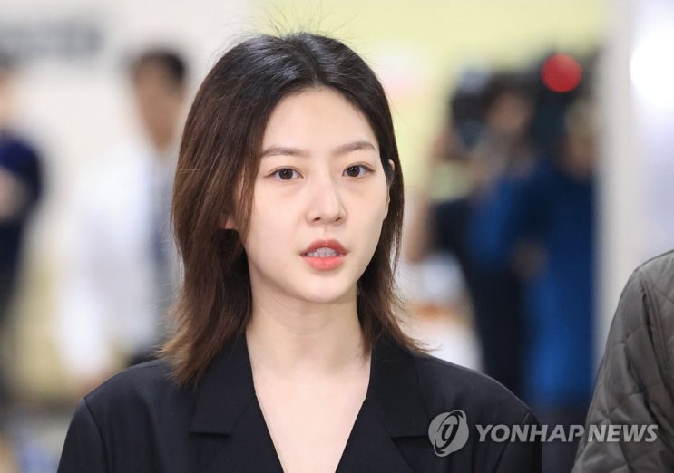 '음주 운전' 배우 김새론, 자숙 2년 만 본업 복귀...연극으로 활동 재개 '음주 운전' 배우 김새론, 자숙 2년 만 본업 복귀...연극으로 활동 재개