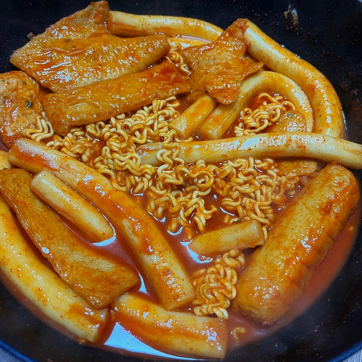  한정판 떡볶퀸X사과 떡볶이 어묵팩 밀키트 리뷰