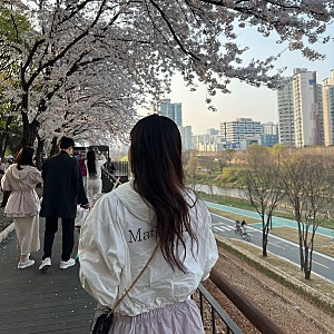마뗑킴 크롭 바람막이 후디 코팅 점퍼 아이보리 후기