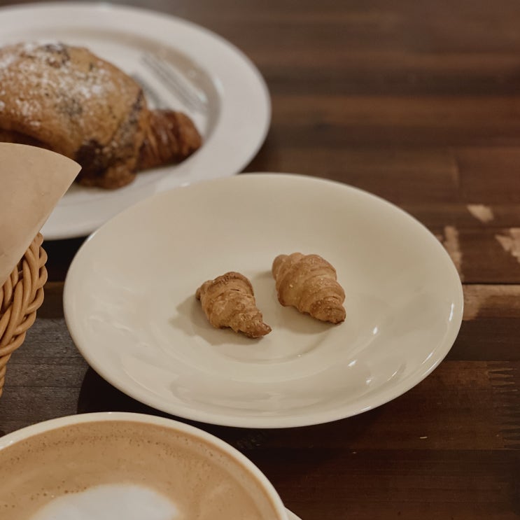  사당역, 카페 | 쎄봉, 크루아상 크로플 마을 • C'est bon, croissant