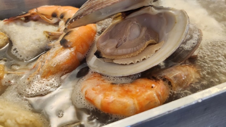  [서울 구로구] 탕탕칼제비 - 겉절이 김치가 맛있는 신선한 조개 전골, 생면 칼국수, 수제비 신도림맛집, 등심 탕수육도 맛있는 곳입니다.