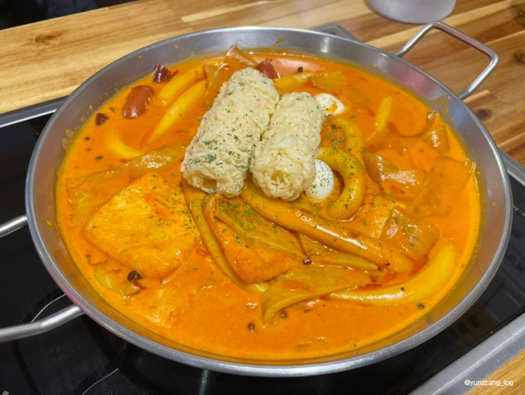  청년다방 신메뉴 마라로제떡볶이 모듬튀김 내돈내산 솔직후기