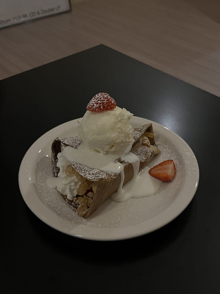  청주 시내 카페 | 웨이스트스토어 | 크레페 맛집