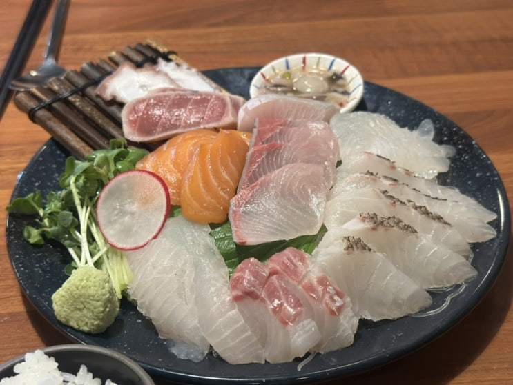  의정부역맛집 추천, 의정부이자카야 허선생 숙성회와 연어초밥.