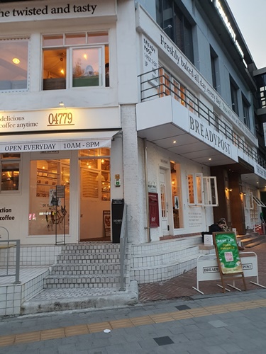  프레즐이 맛있는 성수카페 브레디포스트