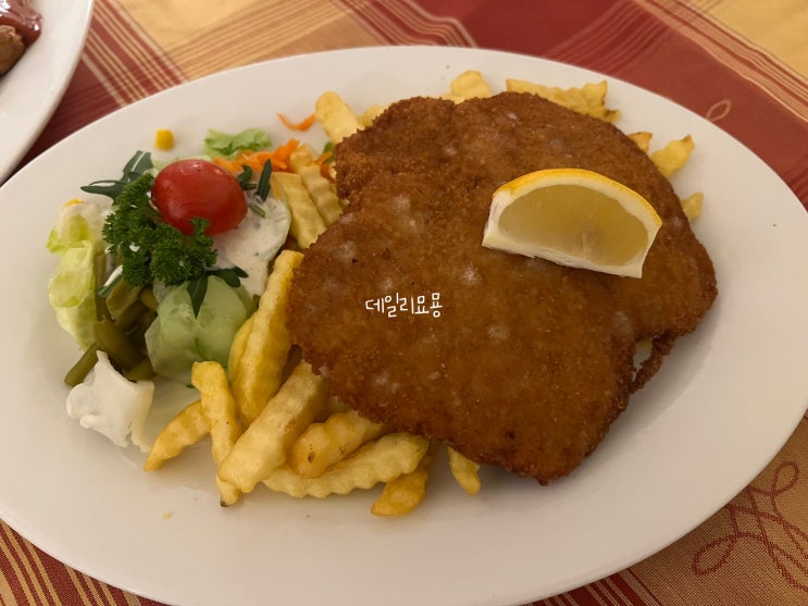  독일 베를린 여행 베를린 텔레비전 탑 근처 가성비 좋은 커리부어스트, 슈니첼 맛집 : Schlögl's - Altberliner Gaststätte