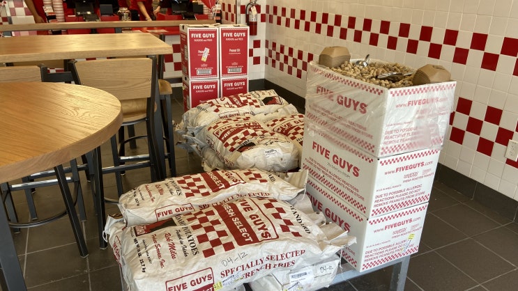  [Five Guys] 미국 3대 버거 파이브 가이즈, 다른 버거들과 차이, 무료 땅콩, 대박 감튀 등 특색 다 알려드림!