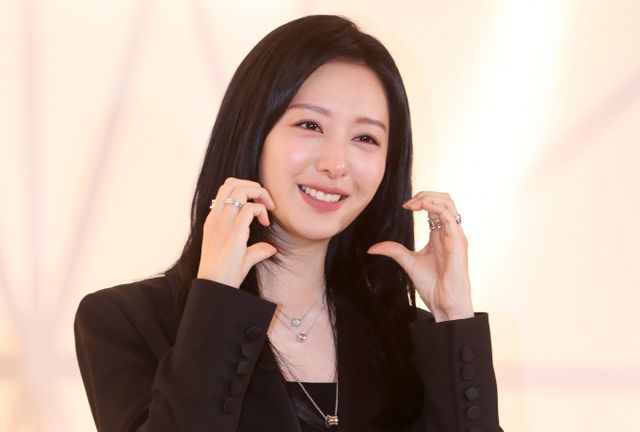 김지원, '강남 건물주'였네…알고 보니 63억원 건물 매입실시간 핫이슈