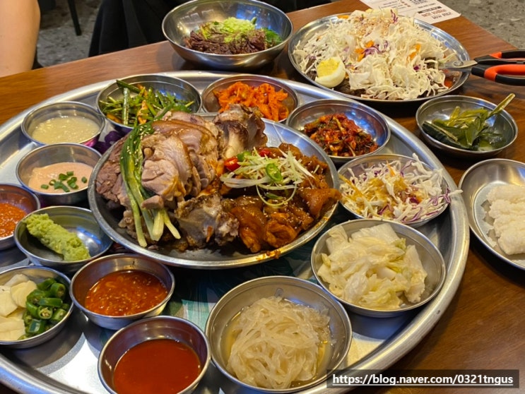  [신논현역맛집] 5인 이상 단체 모임, 회식 장소 추천- '완미족발 논현2호점'