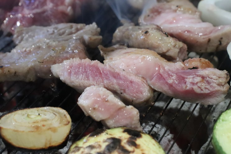  돼지새마을본부 - 수원 송죽동 만석공원 근처 숯불구이 외식 맛집
