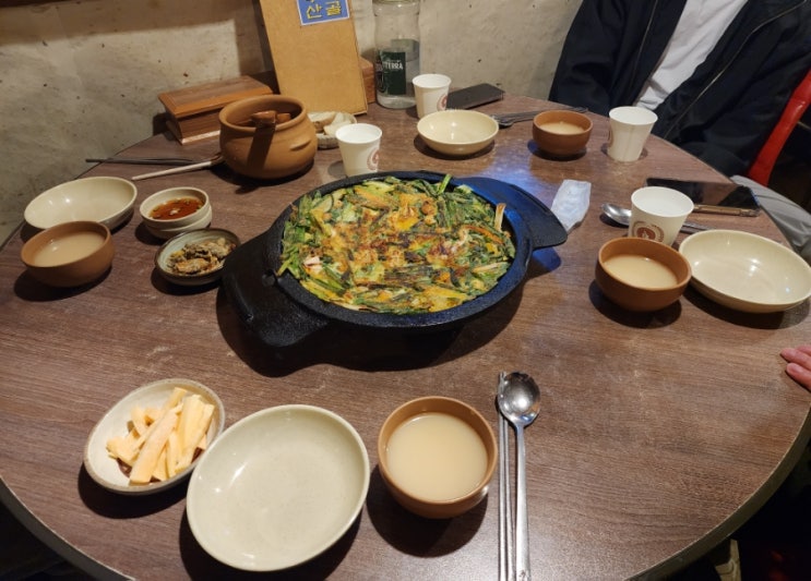  [수원/아주대/술집] 초가집 주막에서 마시는 동동주 한 잔... '두메산골' / 해물파전