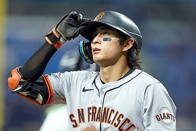 <b>멀티히트</b> <b>이정후</b> ... MLB 데뷔 시즌 <b>10경기</b> 연속안타 기록