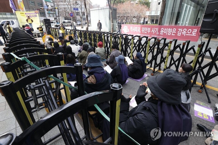 ‘경찰이 반 수요 시위 집회 방해’ 진정 사건, <b>국가 인권위</b>의... 