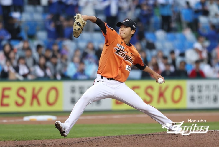 한화 신인 투수 <b>황준서</b>, 5<b>이닝</b> 1<b>실점</b> 호투! 타선이 받쳐주지... 