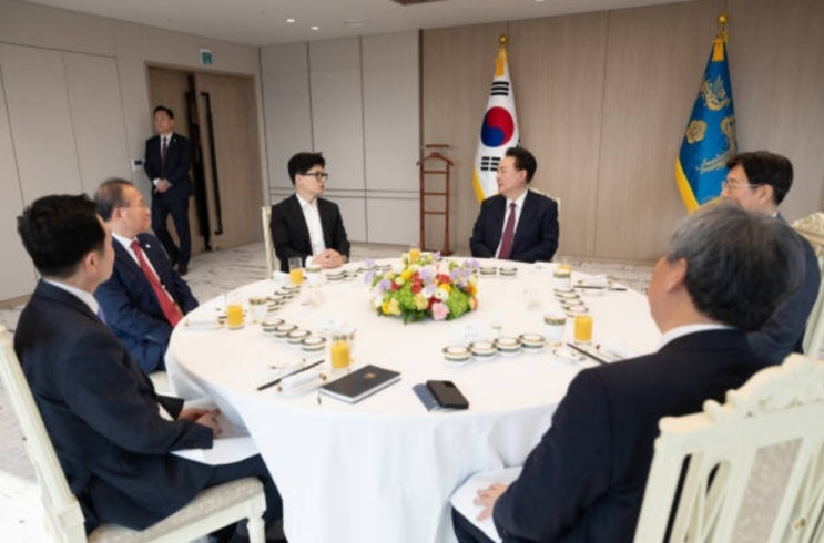 <b>한동훈</b>, 윤석열 <b>오찬</b> 초청에 '<b>건강상</b> 참석 어려워"/최석태/