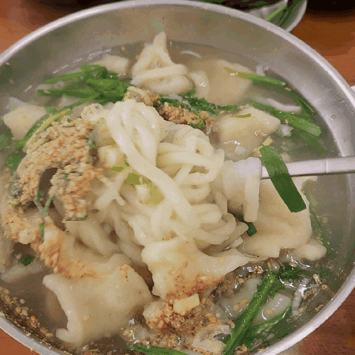  포항 죽도시장 송도 줄 서서 먹는 칼제비 칼국수 현지인 맛집 신흥분식