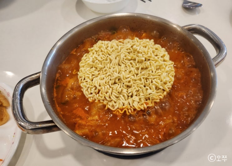  [서울 가산디지털단지역 맛집] 반반식당 마리오점 / 반반 김치찌개, 된장찌개  추천