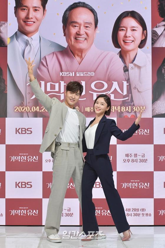  신정윤 나이 탤런트 배우 키 학력 몸무게 혈액형 드라마 영화 강세정