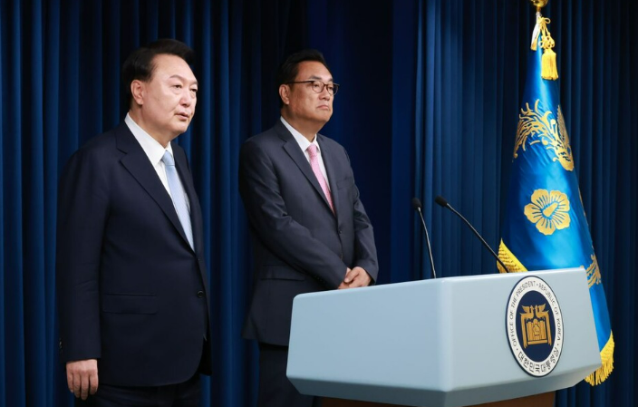 <b>윤 대통령</b>, <b>정진석</b> 새 <b>비서실장</b> 직접 발표