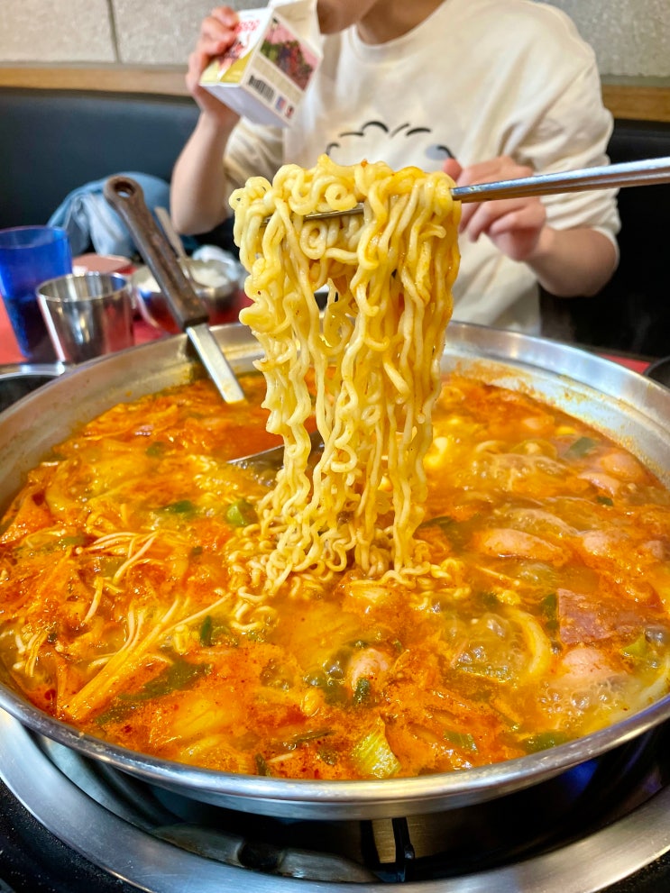 어서와 식당에서 부대찌개는 처음이지 아산 퍼스트빌리지 놀부부대찌개 / 천안식후감
