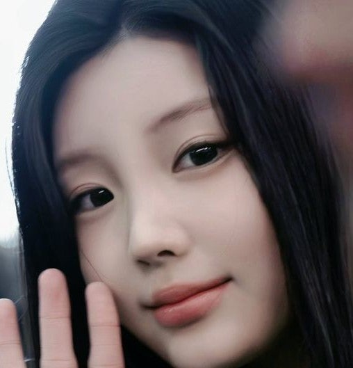 ILLIT Wonhee Photos: Collection, Past Pics, GIFs, Wallpapers, Profile & Background Images
