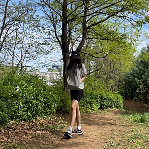 20대 여자 반팔 바람막이 브랜드 추천 인터크루 우먼스 레터링장식 후드아노락 그레이 M 사이....