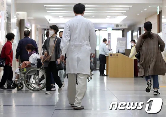 정부 '과잉진료 주범' 실손보험 대수술?…보험업계 '반색' 정부 '과잉진료 주범' 실손보험 대수술?…보험업계 '반색'