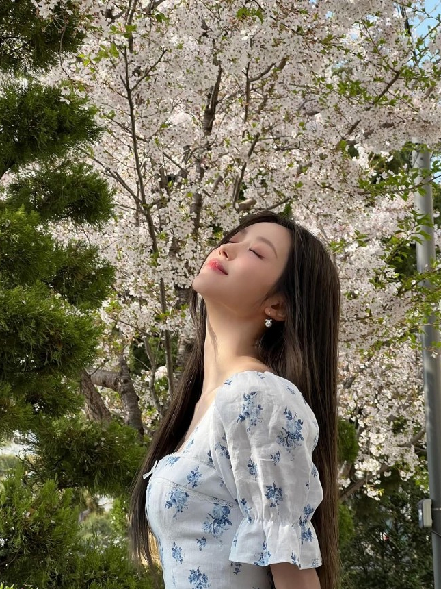 오마이걸 유아 봄 여름 패션, 리포메이션 원피스 브랜드 코디 추천
