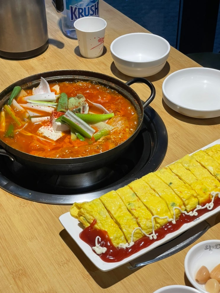  경기광주 초월읍 맛집 '오늘도웃자 초월' 김치찌개 솥밥 전문점
