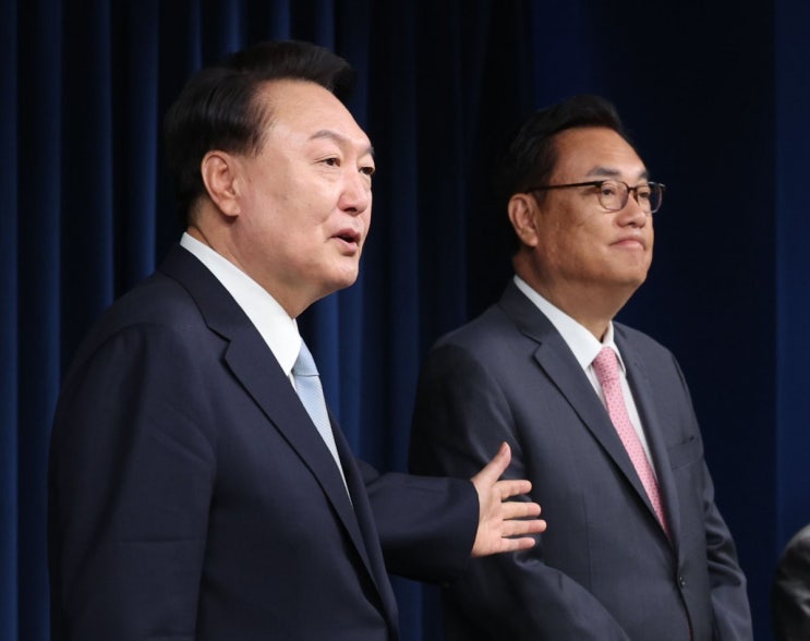 [속보]尹대통령, <b>정진석</b> 신임 <b>비서실장</b> 직접 발표