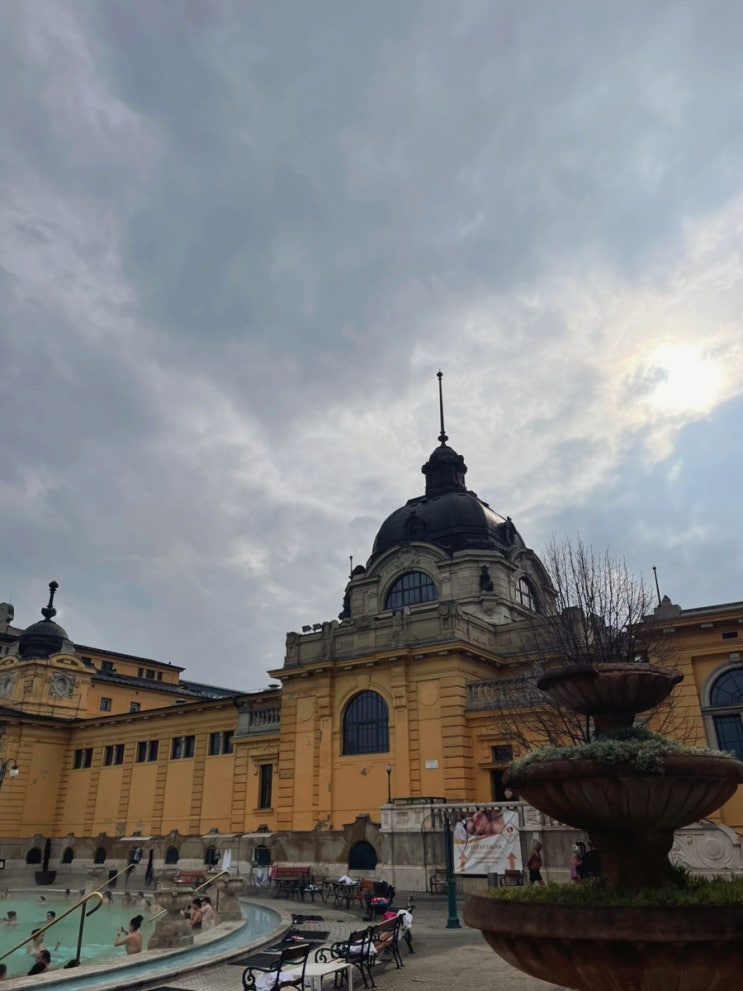  [Budapest] 부다페스트 가볼만한곳 2 : 세체니 온천, 버이더후녀드성, 영웅광장, 이슈트반 대성당, 젤라또 로사, 패션거리, 멘자(Menza) 레스토랑