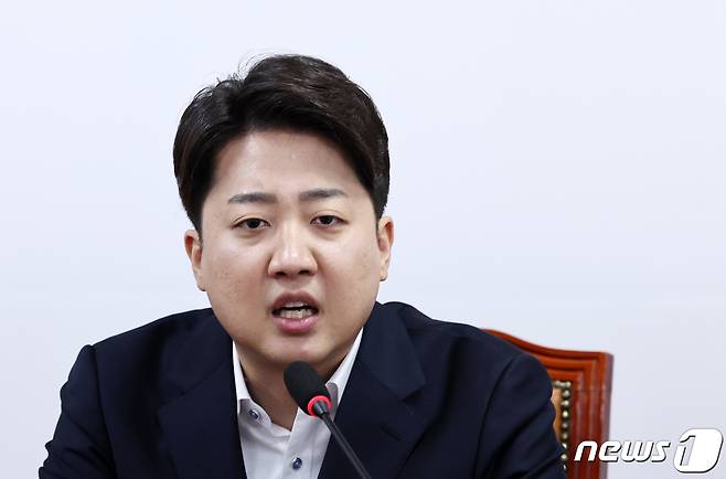 <b>이준석</b> "<b>이재명</b>, 전국민 <b>25만원</b> 지원금 계획 철회해야"